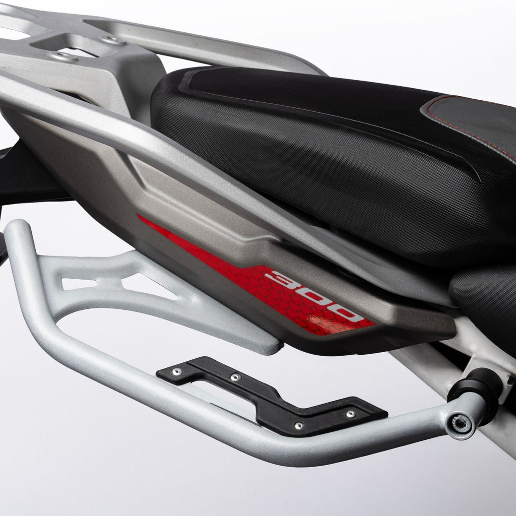 Auto Engina Mirage Silver Saddle Stay installed on TVS Apache RTX 300 for soft saddle bag and touring luggage support