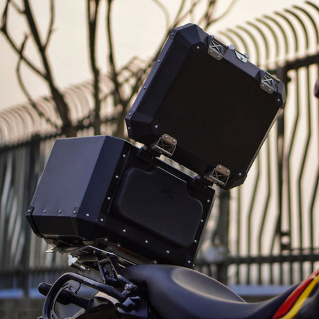 Auto Engina 42L Aluminium Top Box for Royal Enfield Guerrilla 450 in black with rack plate, inner bag and backrest